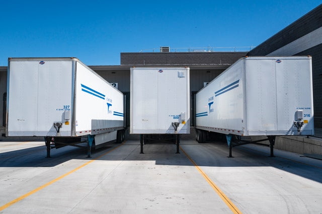 Why Choosing the Right Live Floor Trailer Makes Such a Difference
