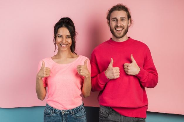 pink-shirt-couple